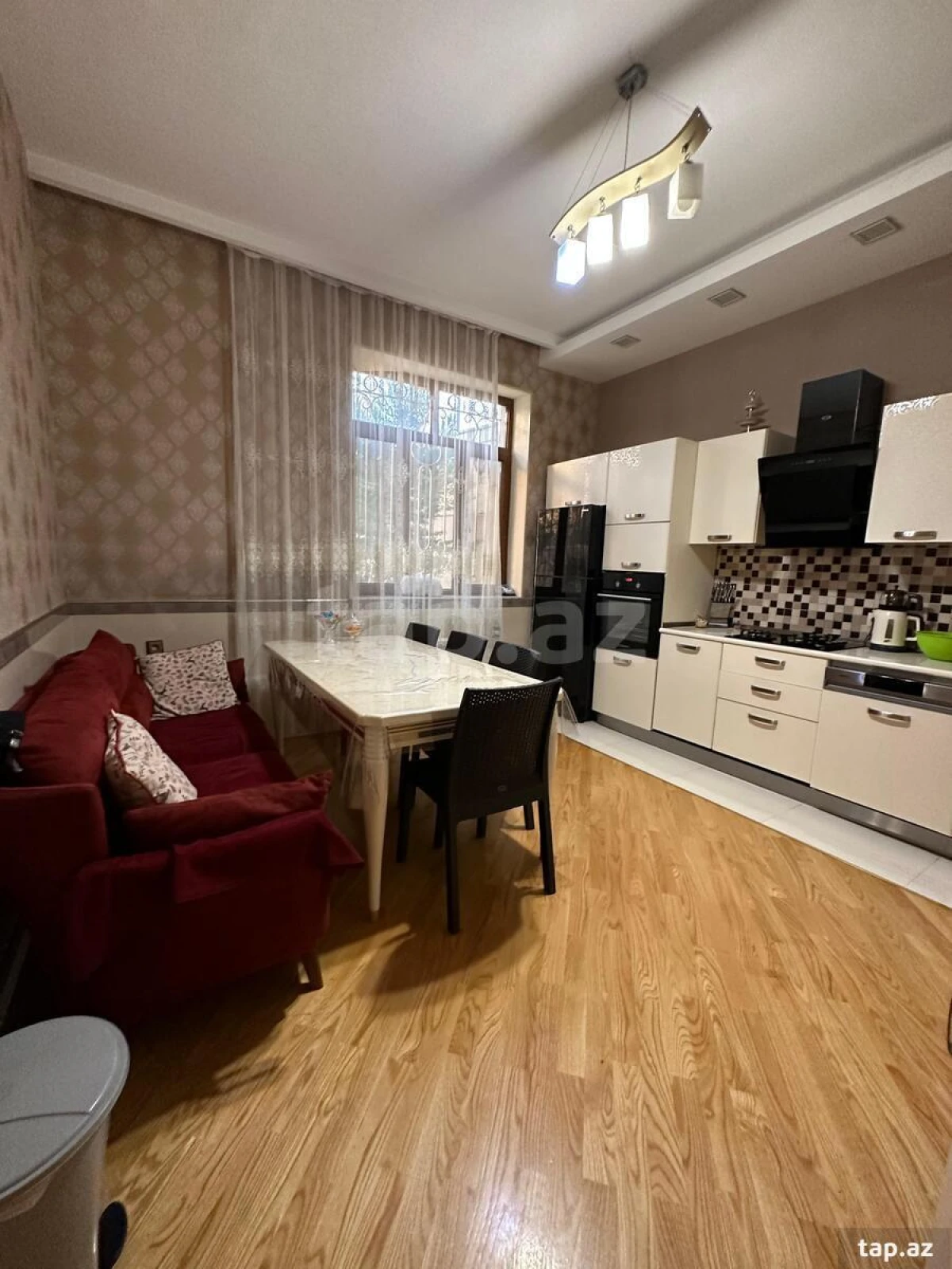 Satılır 6 otaqlı həyət evi