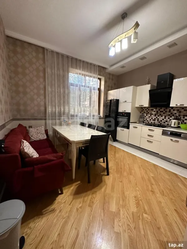 Satılır 6 otaqlı həyət evi