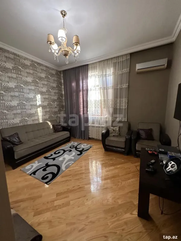 Satılır 6 otaqlı həyət evi