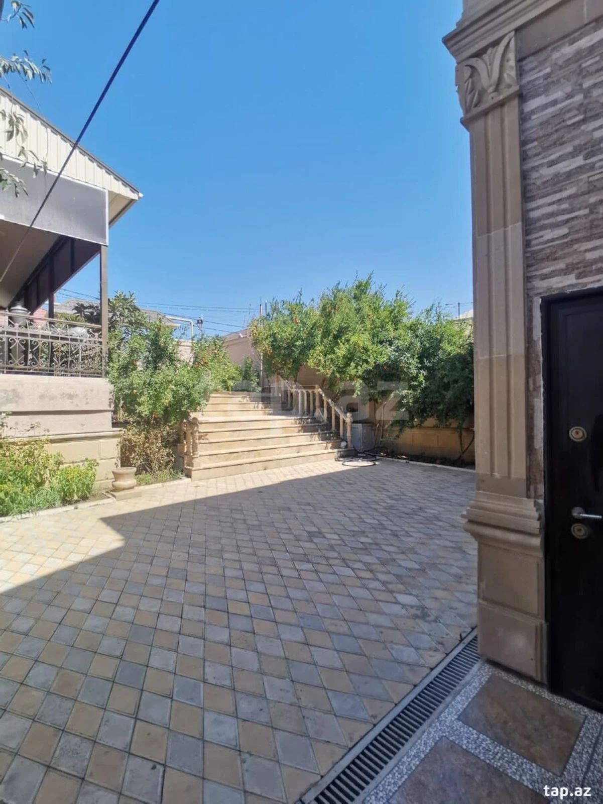 Satılır 6 otaqlı həyət evi