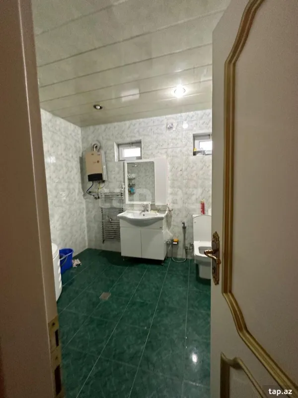 Satılır 6 otaqlı həyət evi