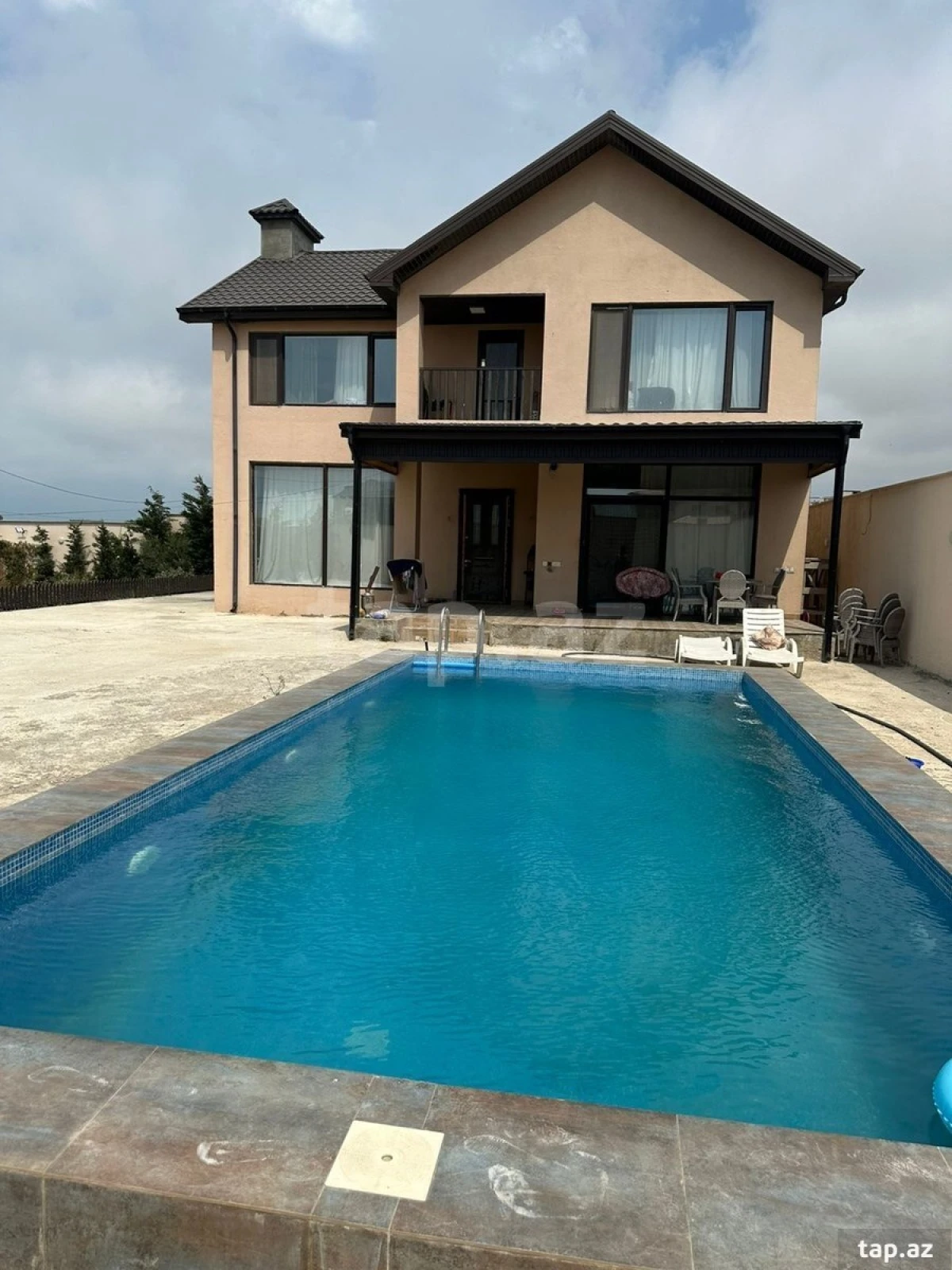 Kirayə verilir 5 otaqlı həyət evi