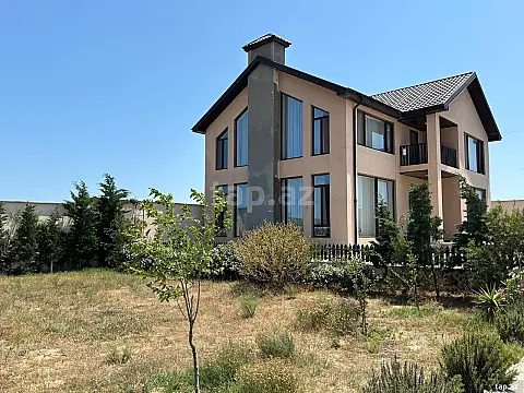 Kirayə verilir 5 otaqlı həyət evi