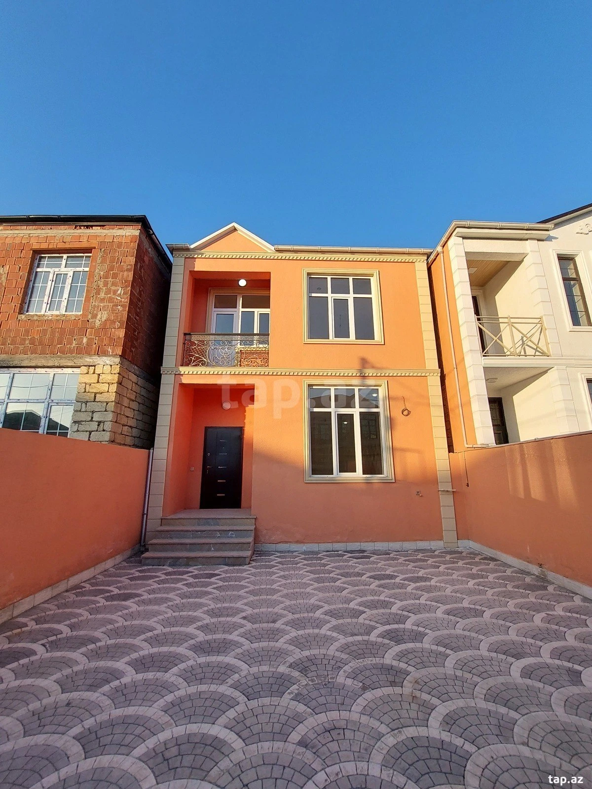 Satılır 4 otaqlı həyət evi