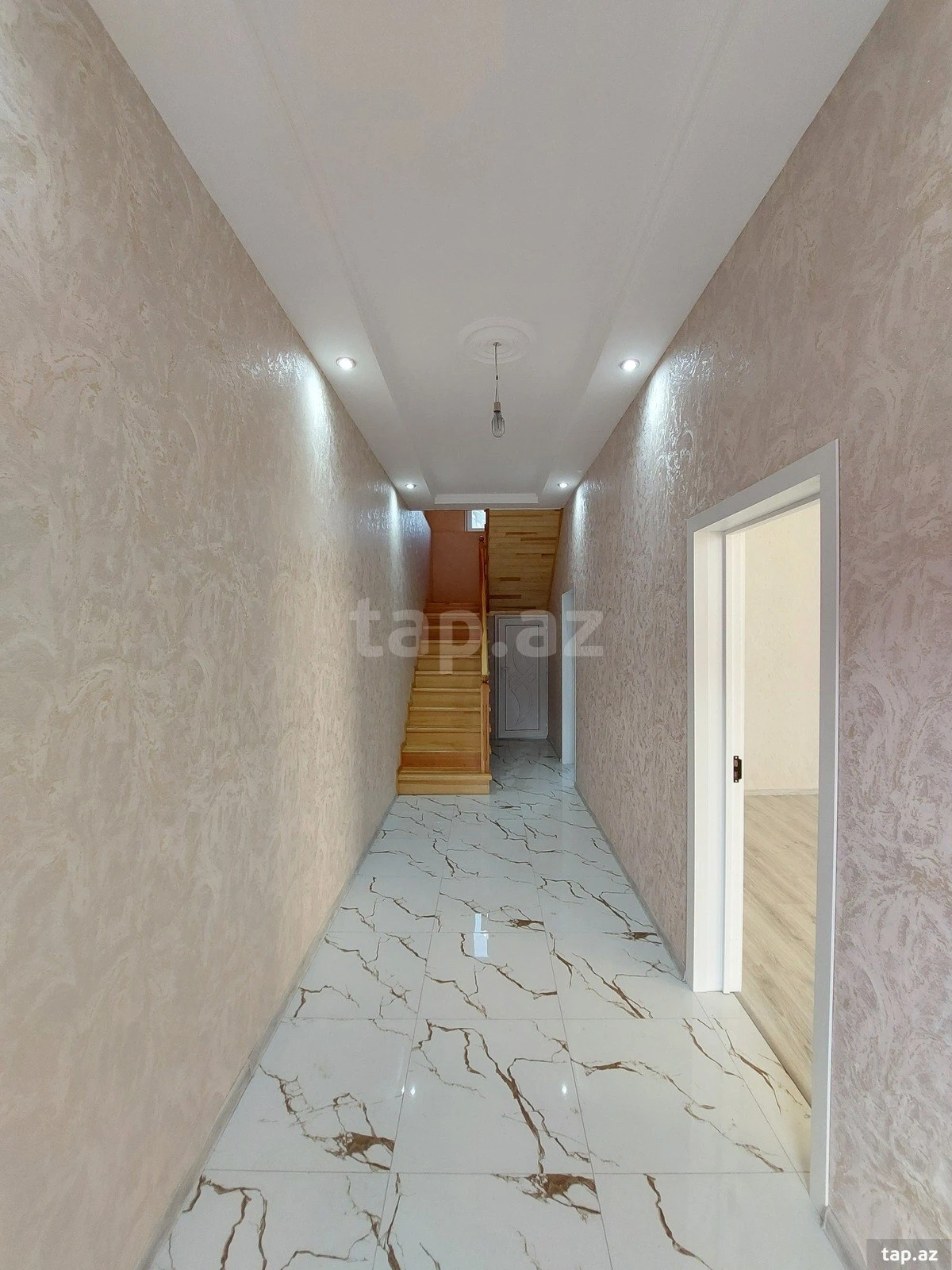 Satılır 4 otaqlı həyət evi