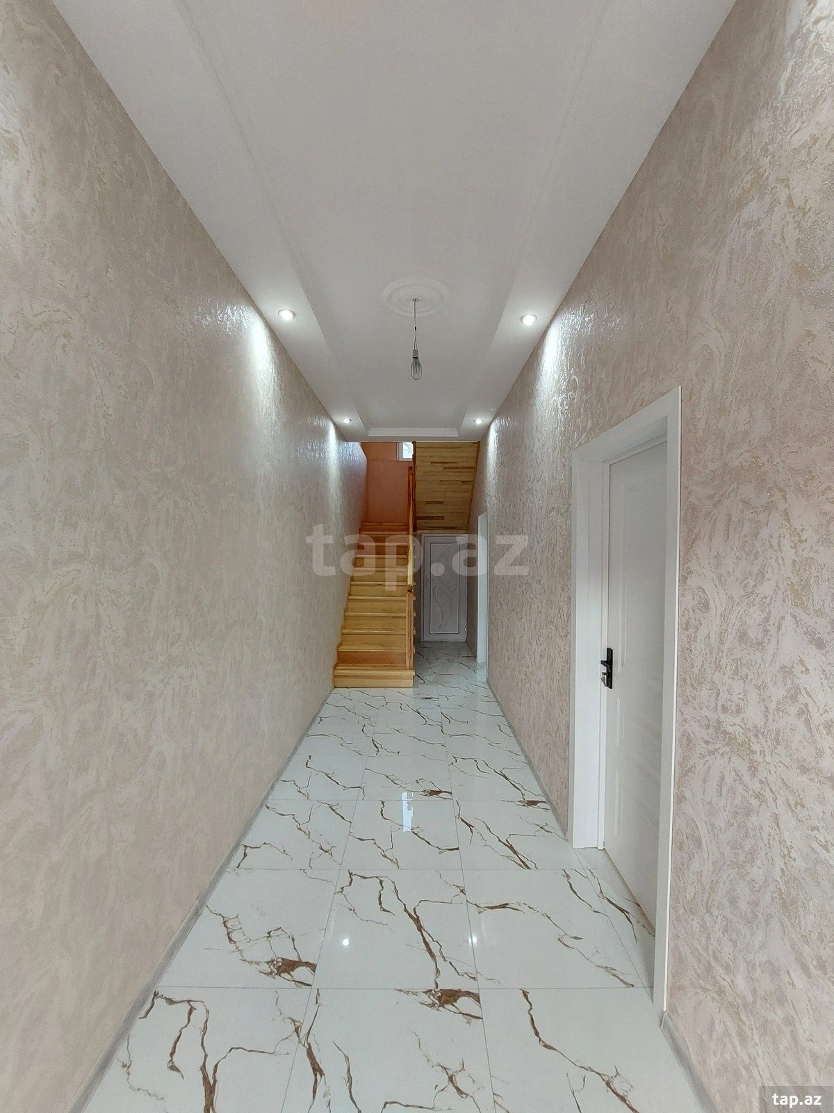 Satılır 4 otaqlı həyət evi