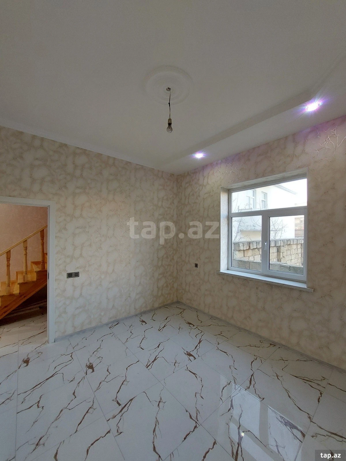 Satılır 4 otaqlı həyət evi