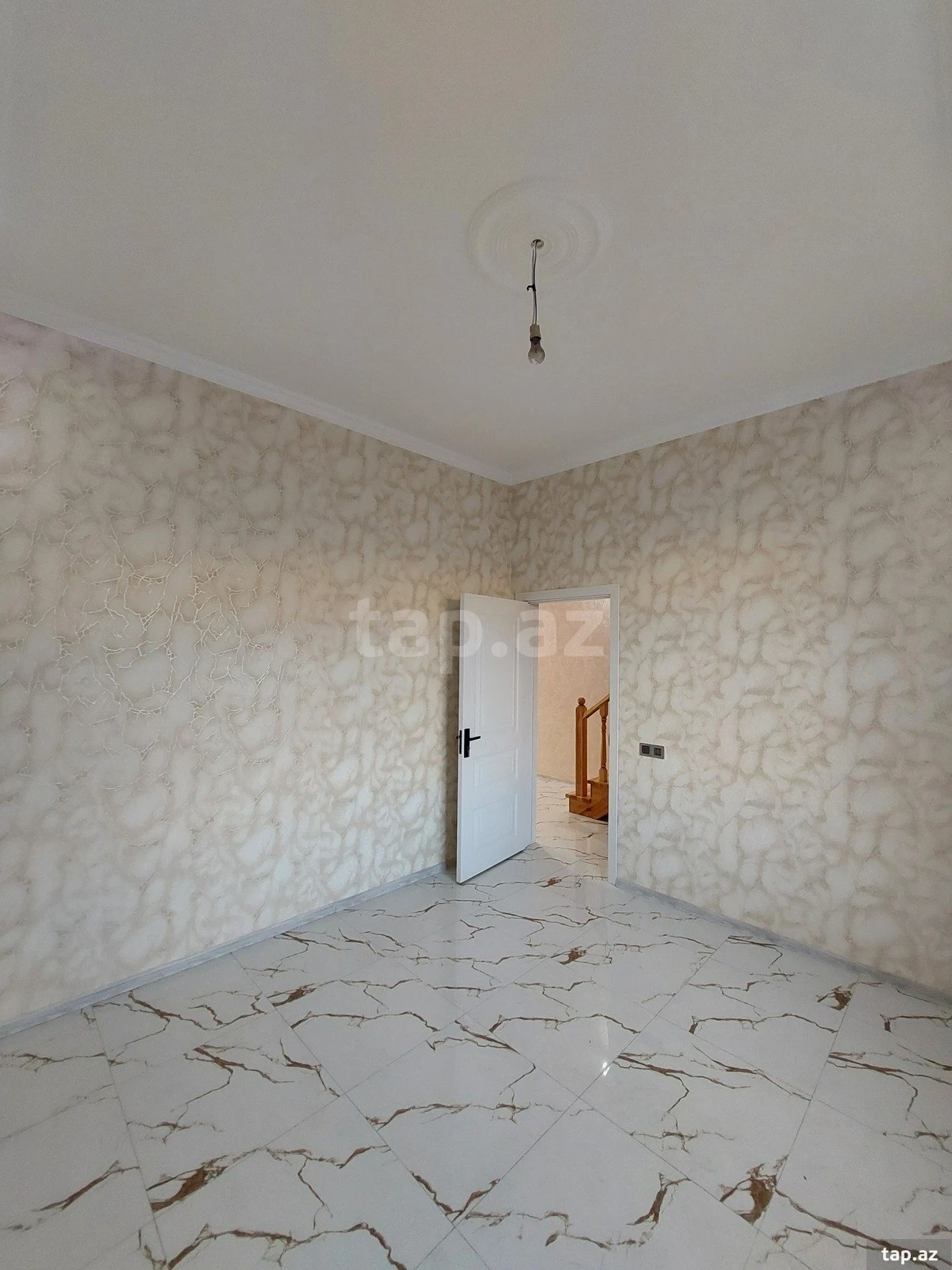 Satılır 4 otaqlı həyət evi