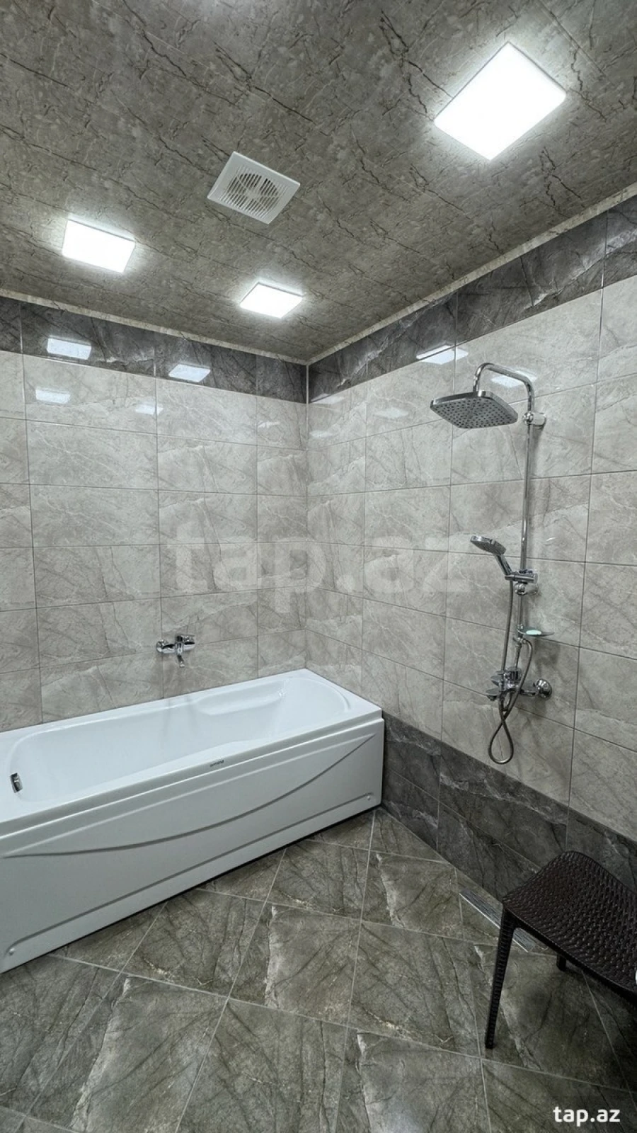 Satılır 4 otaqlı həyət evi