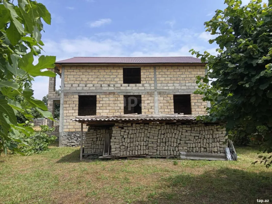 Satılır 3 otaqlı həyət evi