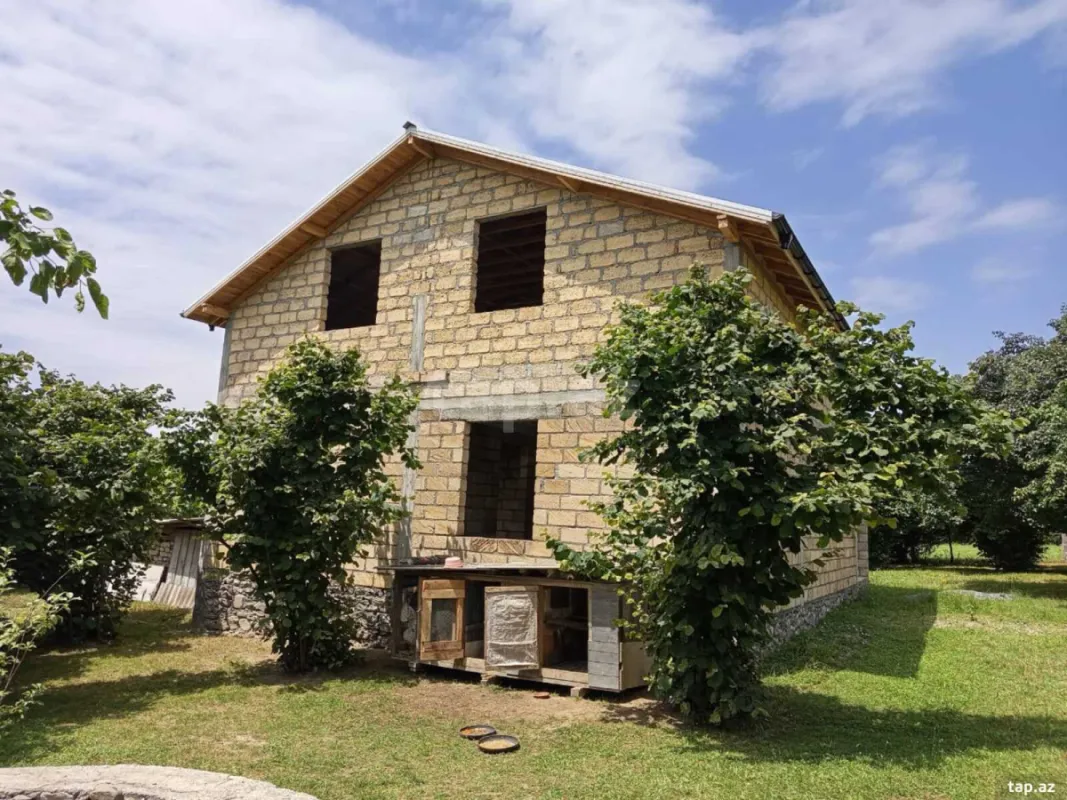 Satılır 3 otaqlı həyət evi