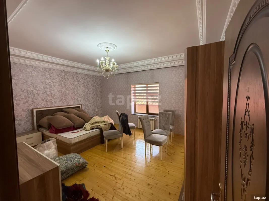 Satılır 5 otaqlı həyət evi 300 m²