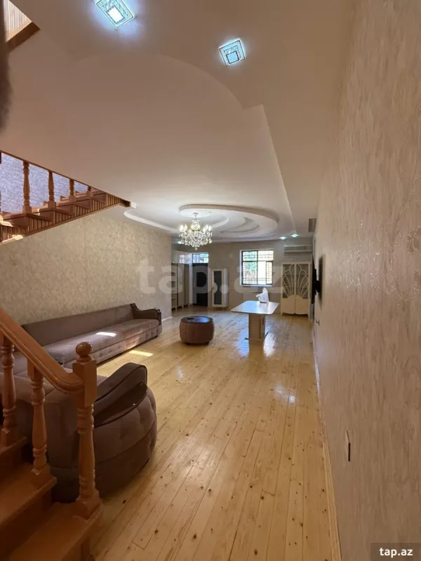 Satılır 5 otaqlı həyət evi 300 m²