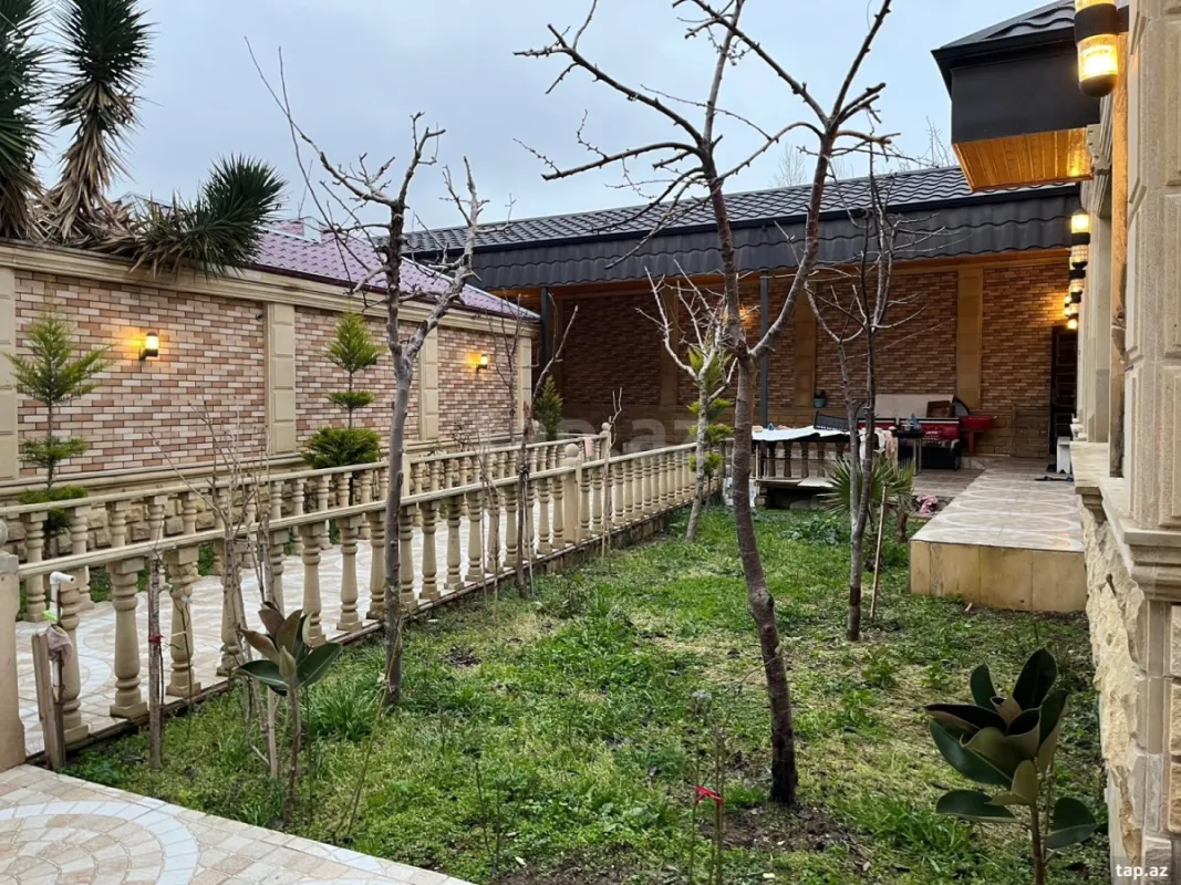 Satılır 5 otaqlı həyət evi 300 m²