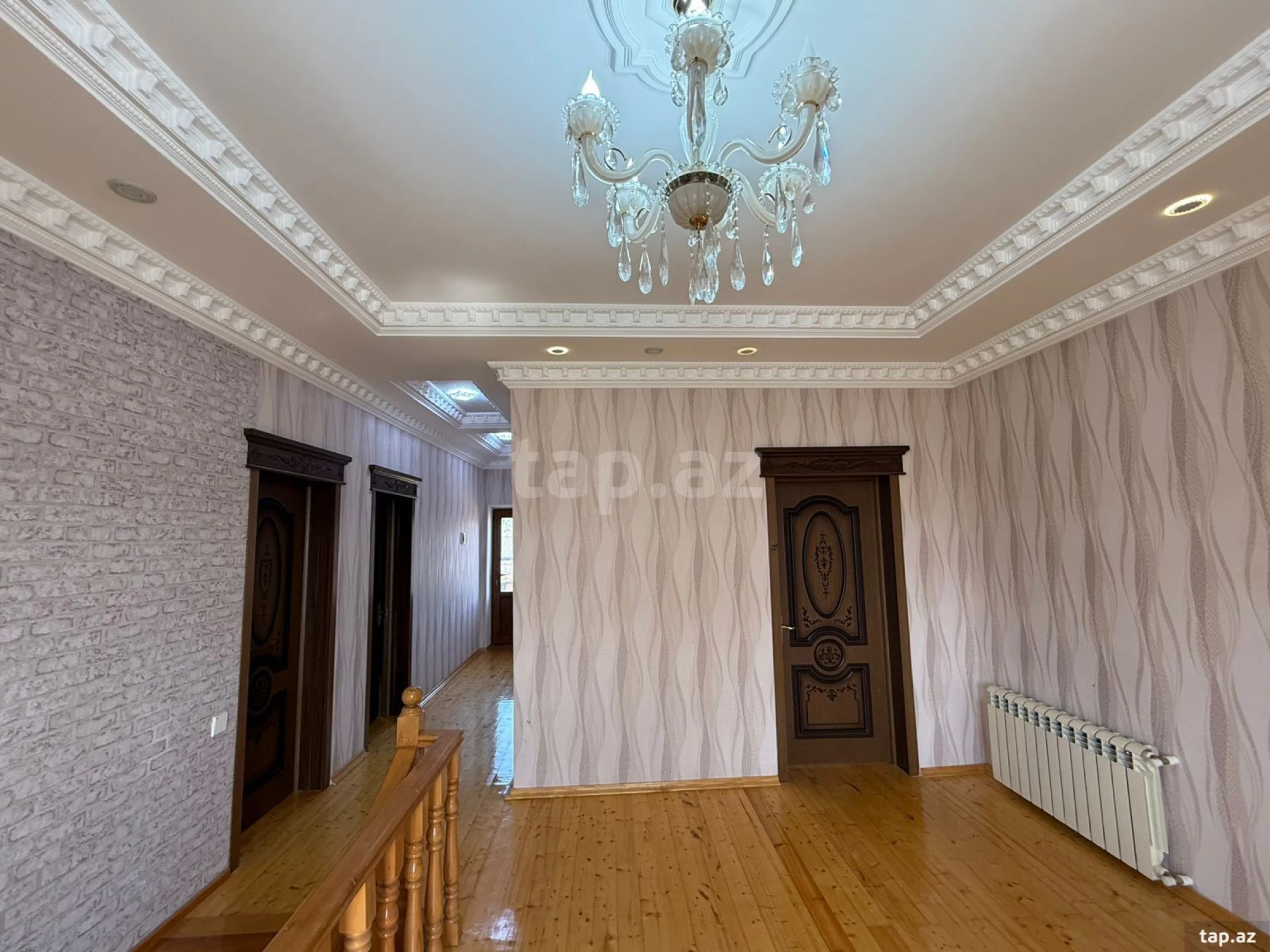 Satılır 5 otaqlı həyət evi 300 m²