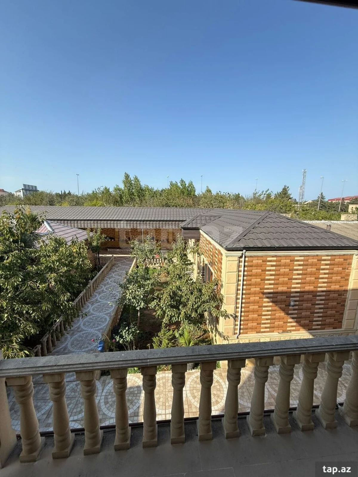 Satılır 5 otaqlı həyət evi 300 m²