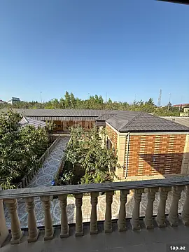 Satılır 5 otaqlı həyət evi 300 m²
