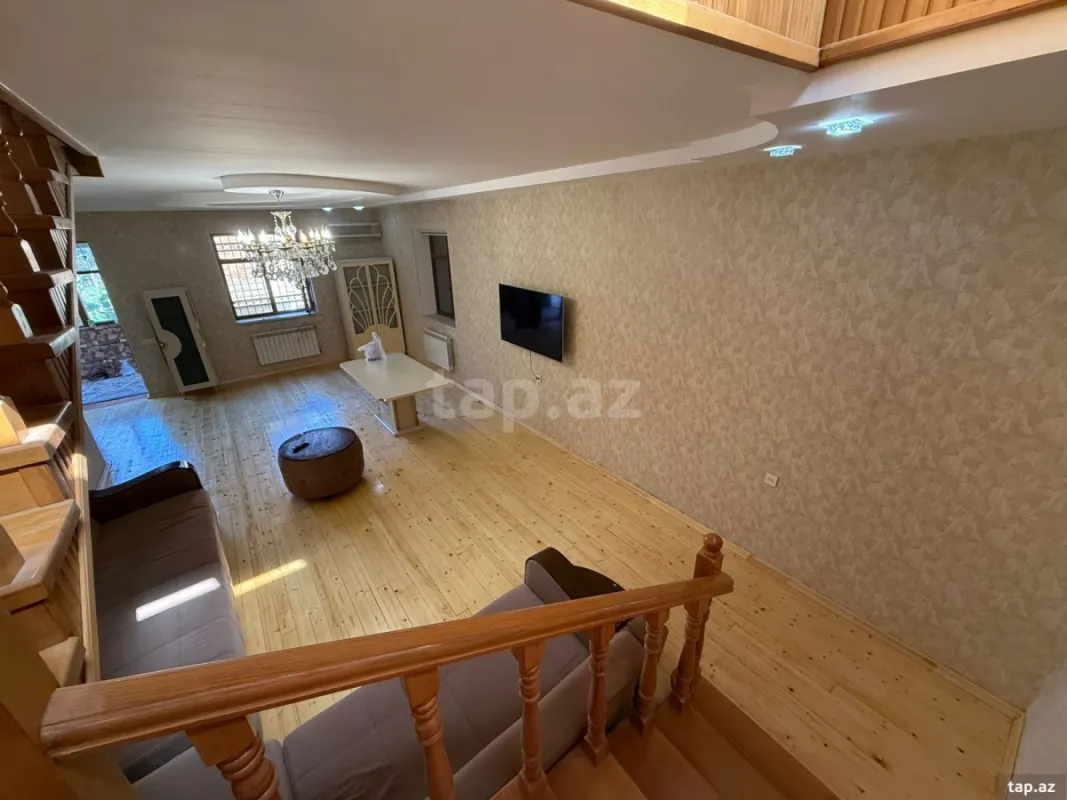 Satılır 5 otaqlı həyət evi 300 m²