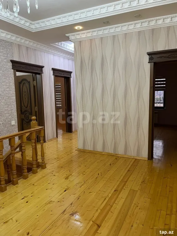 Satılır 5 otaqlı həyət evi 300 m²