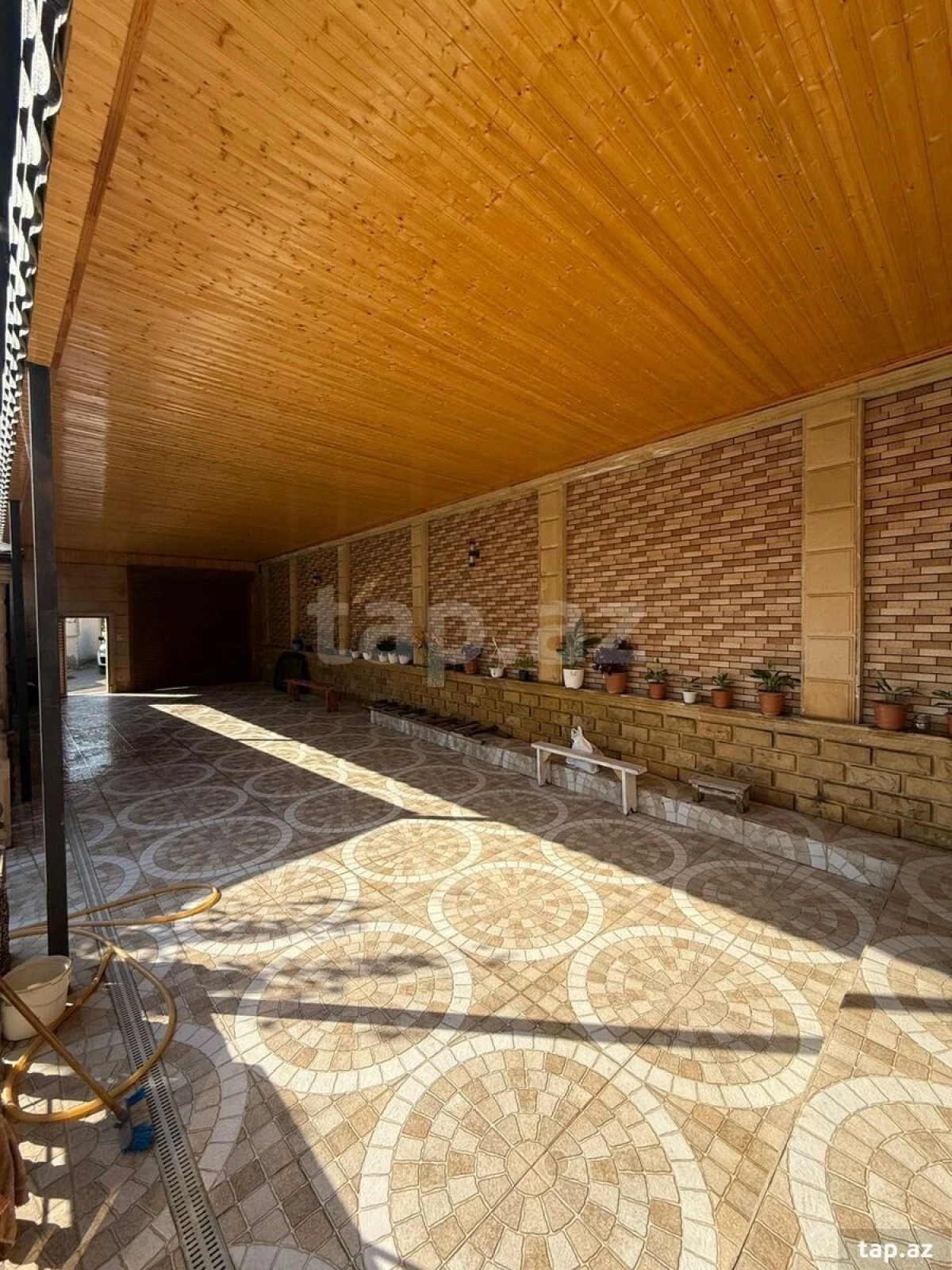 Satılır 5 otaqlı həyət evi 300 m²