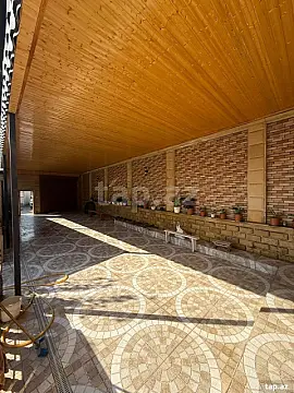 Satılır 5 otaqlı həyət evi 300 m²