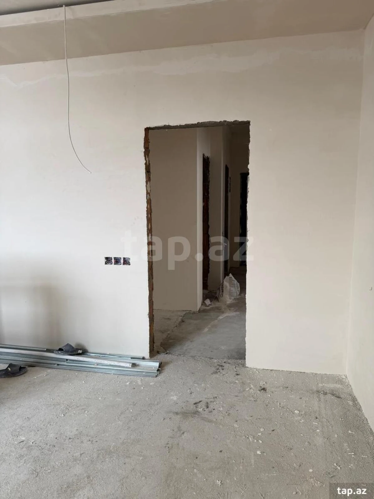 Satılır 1 otaqlı mənzil 61 m²