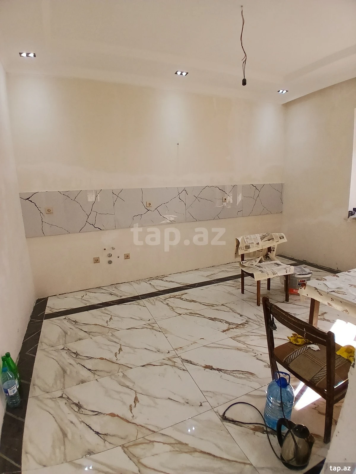 Satılır 6 otaqlı həyət evi