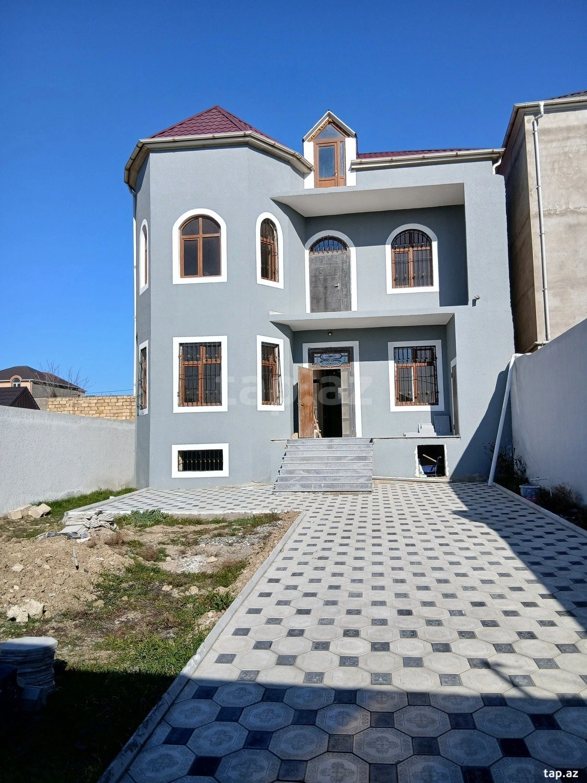 Satılır 6 otaqlı həyət evi
