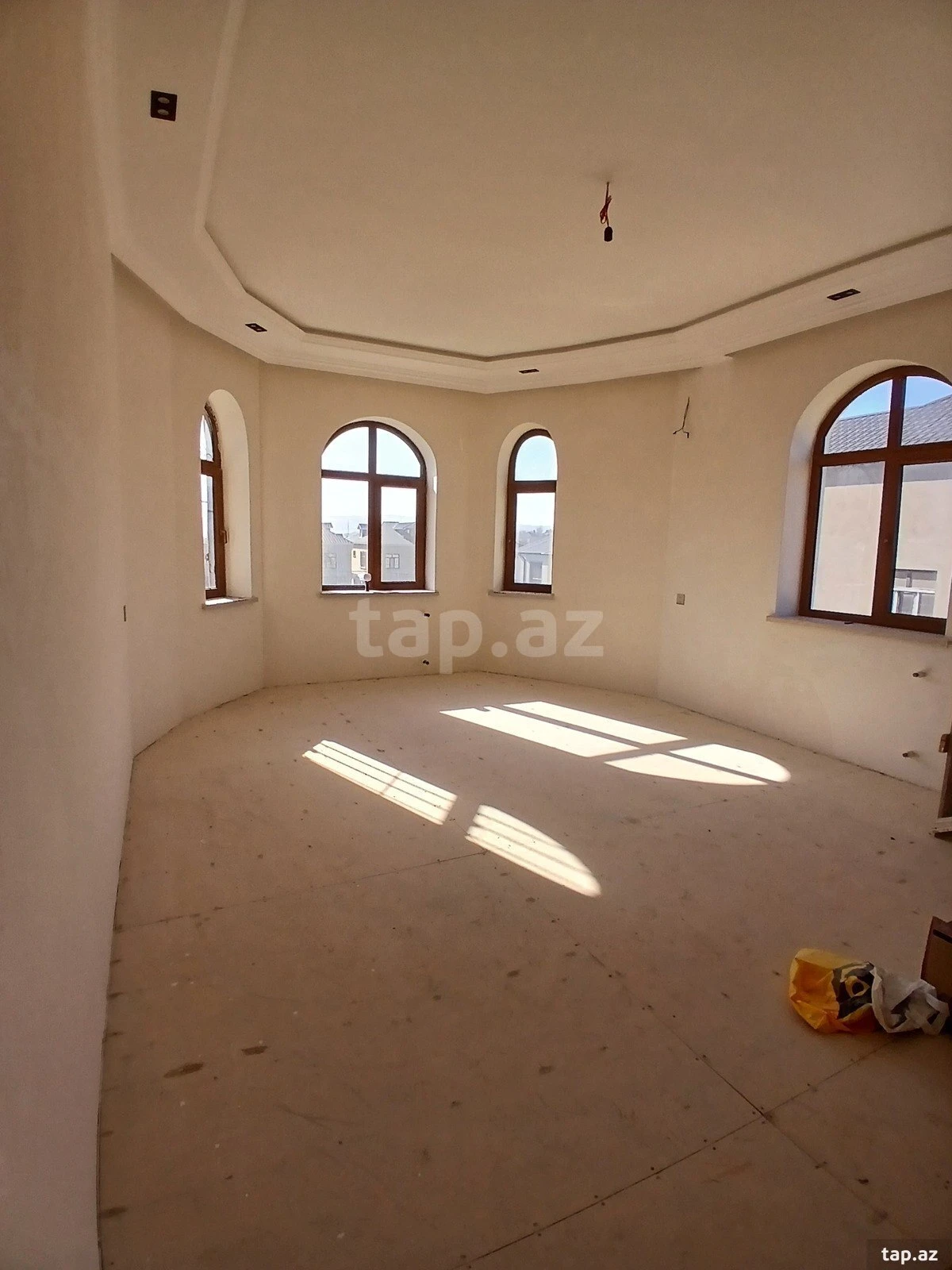 Satılır 6 otaqlı həyət evi