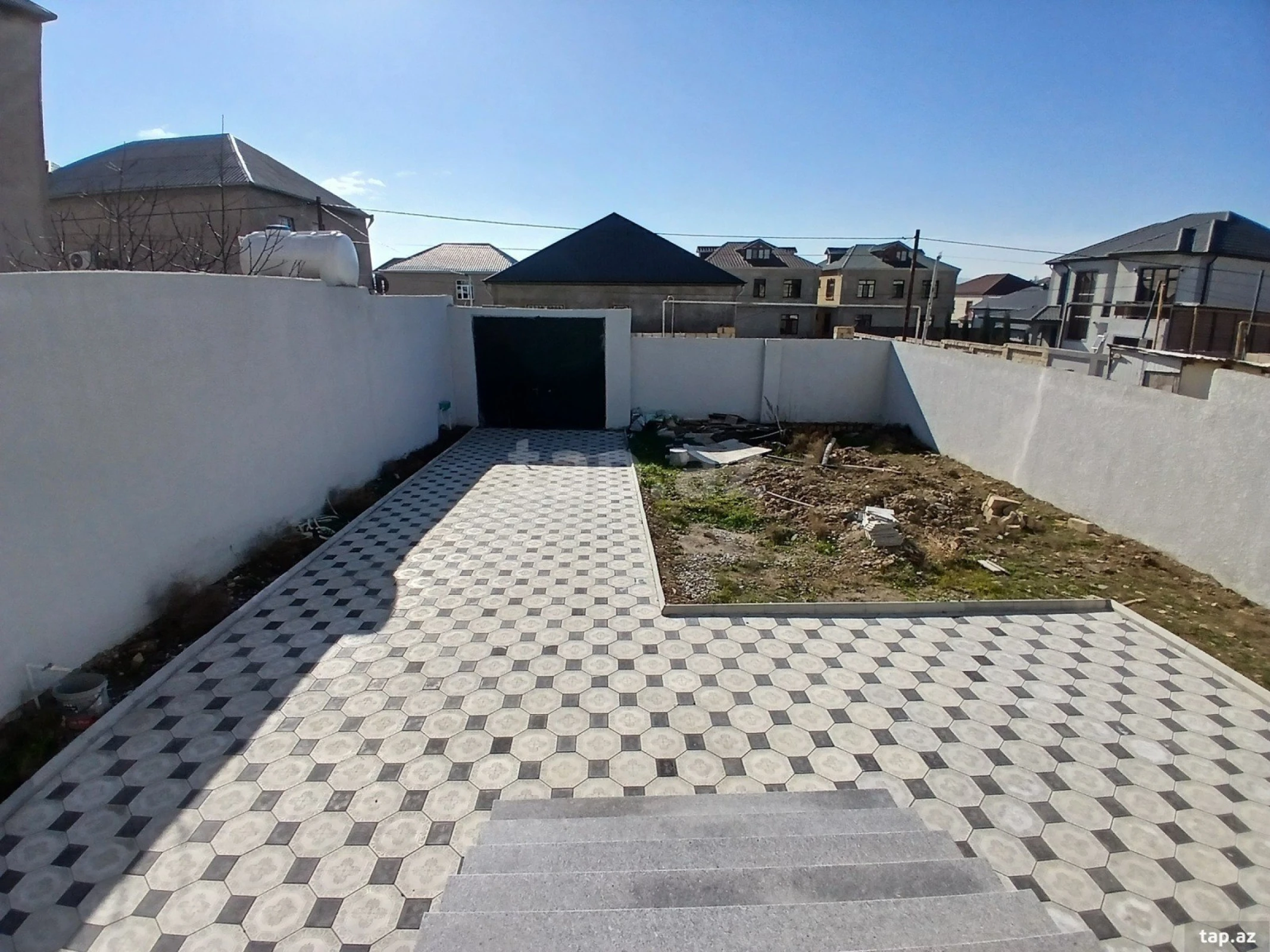 Satılır 6 otaqlı həyət evi