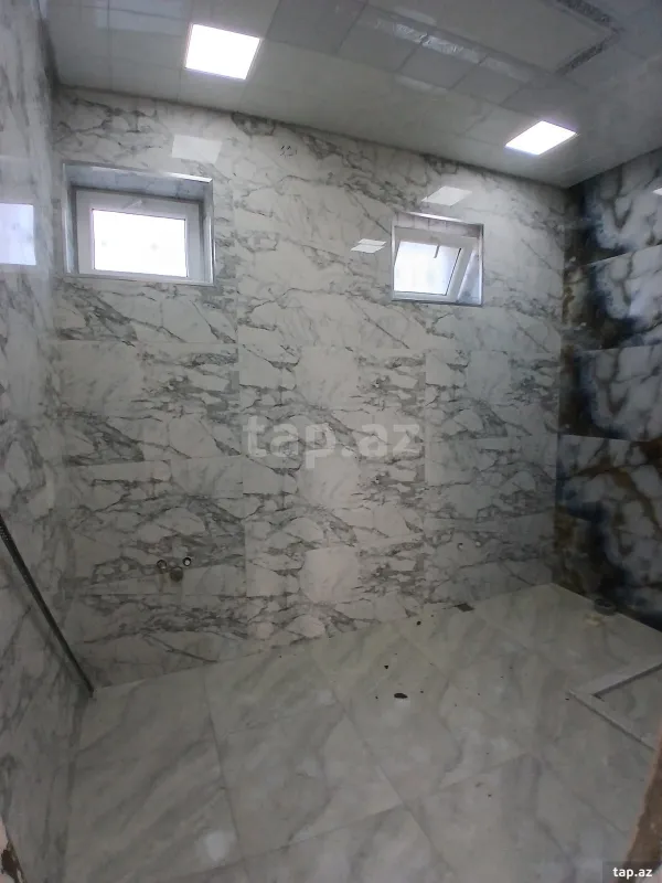 Satılır 6 otaqlı həyət evi