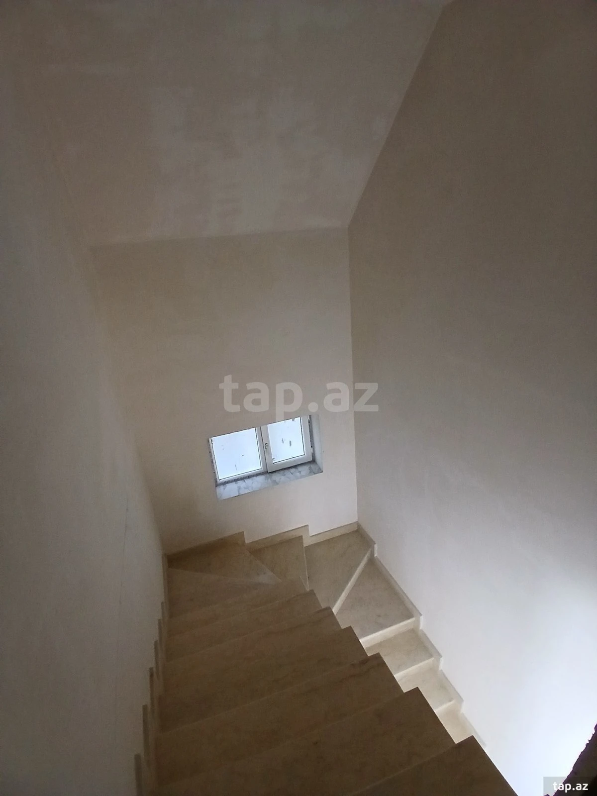 Satılır 6 otaqlı həyət evi