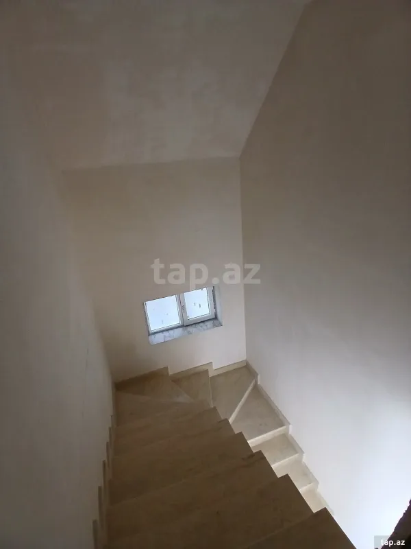 Satılır 6 otaqlı həyət evi