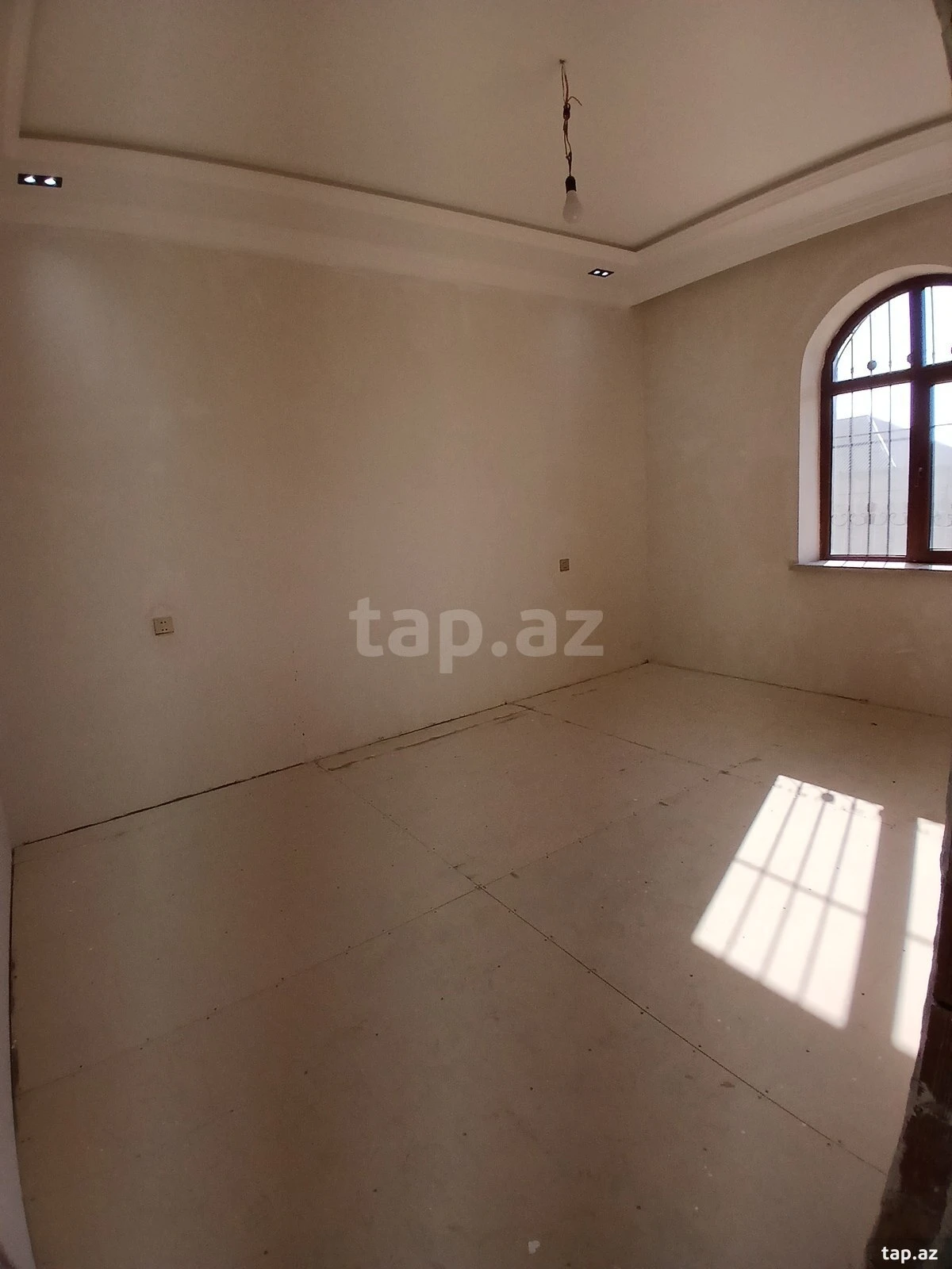 Satılır 6 otaqlı həyət evi