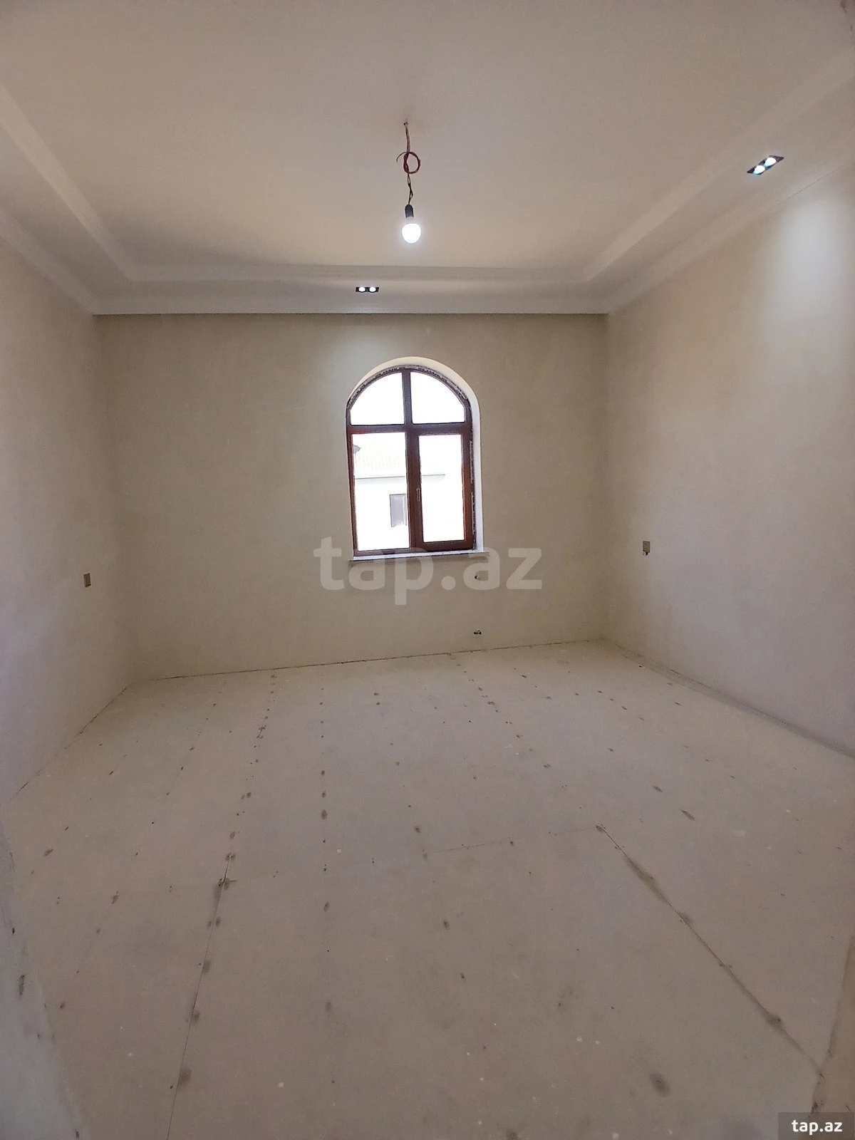 Satılır 6 otaqlı həyət evi