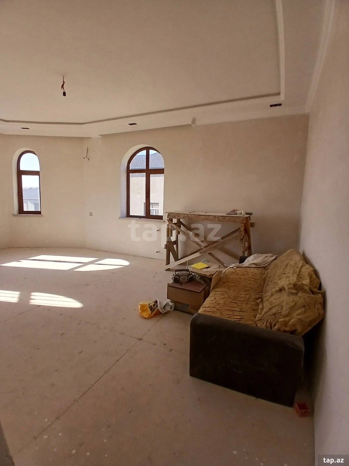 Satılır 6 otaqlı həyət evi