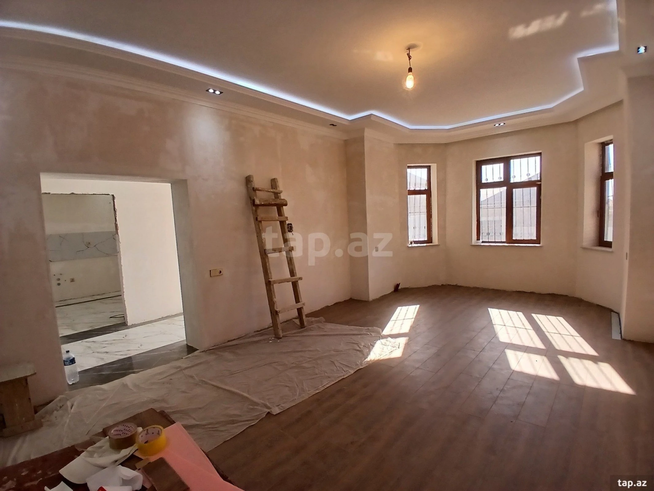 Satılır 6 otaqlı həyət evi