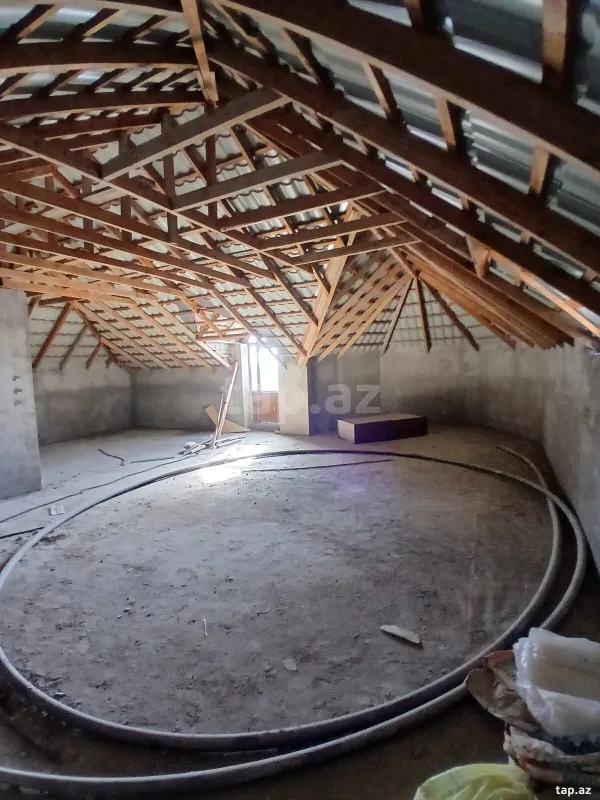 Satılır 6 otaqlı həyət evi