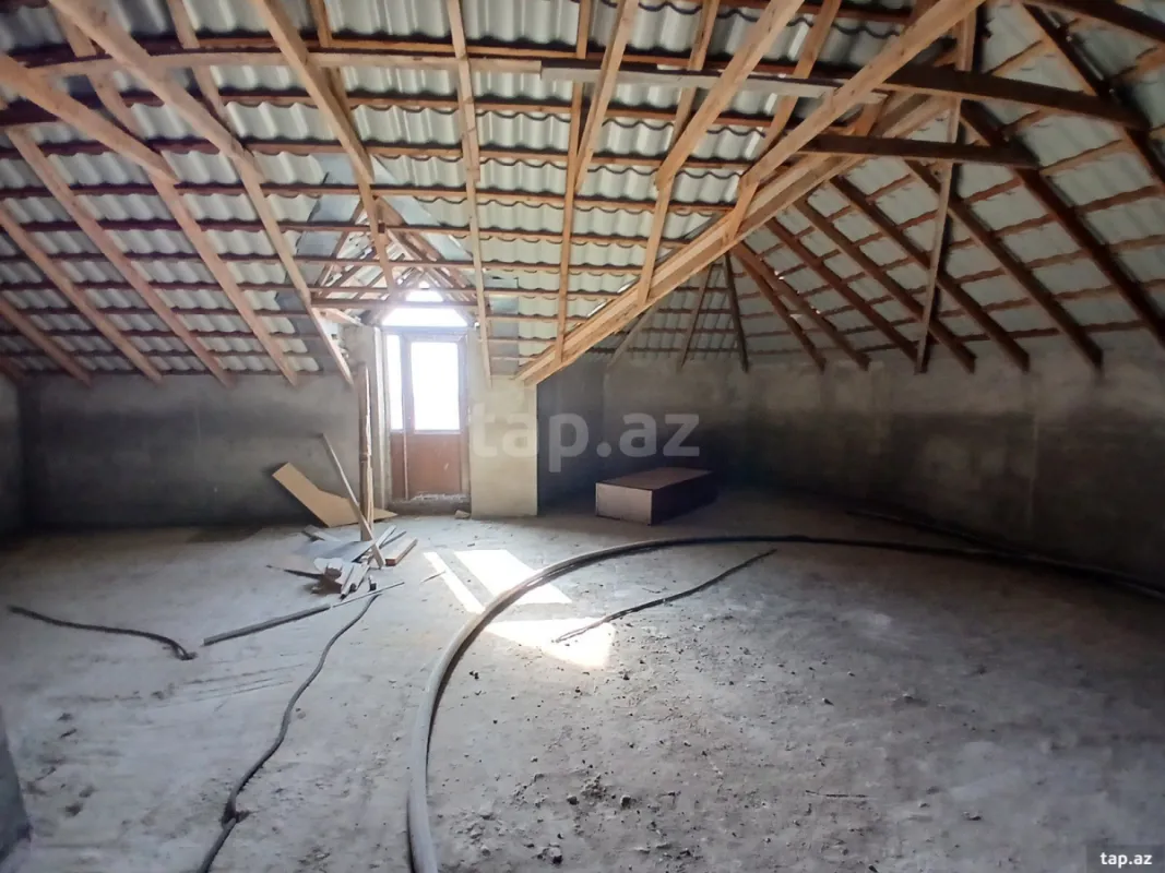 Satılır 6 otaqlı həyət evi