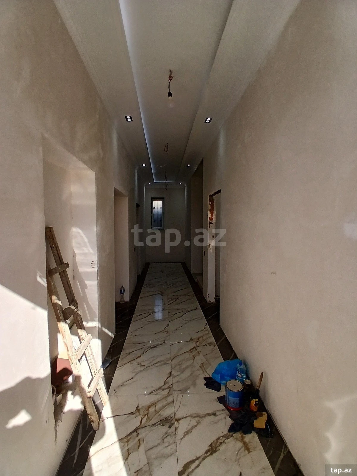 Satılır 6 otaqlı həyət evi