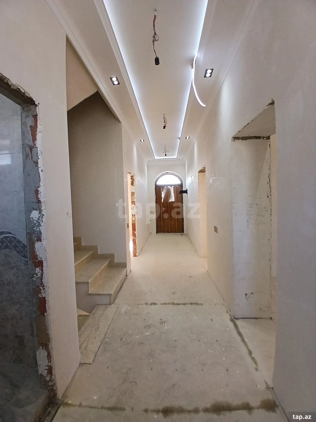 Satılır 6 otaqlı həyət evi