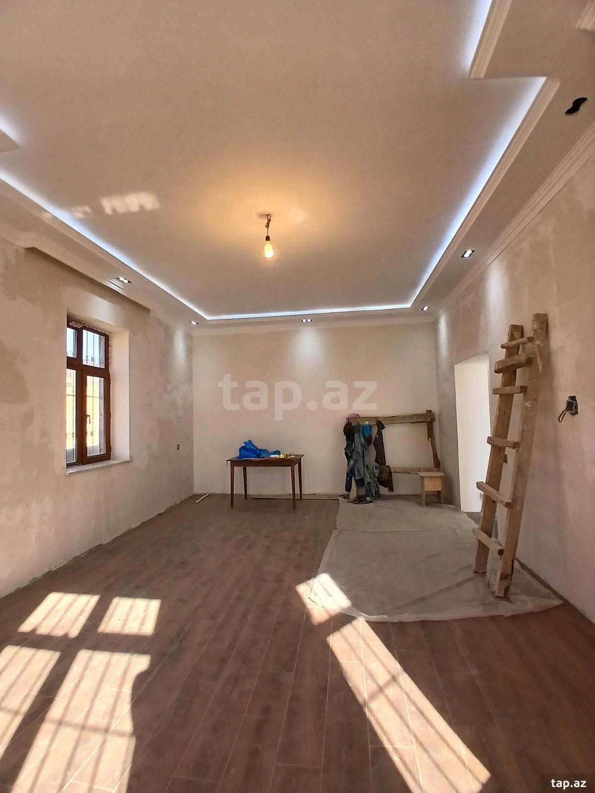 Satılır 6 otaqlı həyət evi