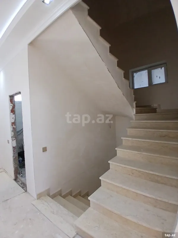 Satılır 6 otaqlı həyət evi