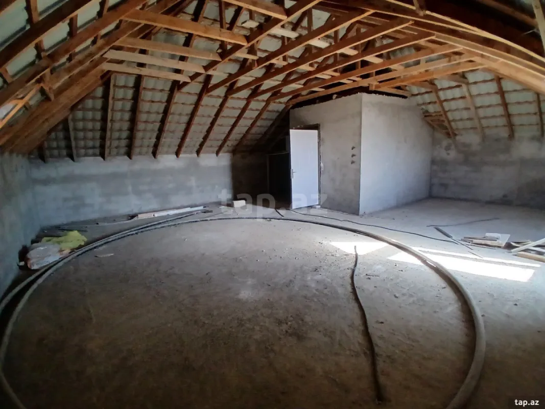 Satılır 6 otaqlı həyət evi