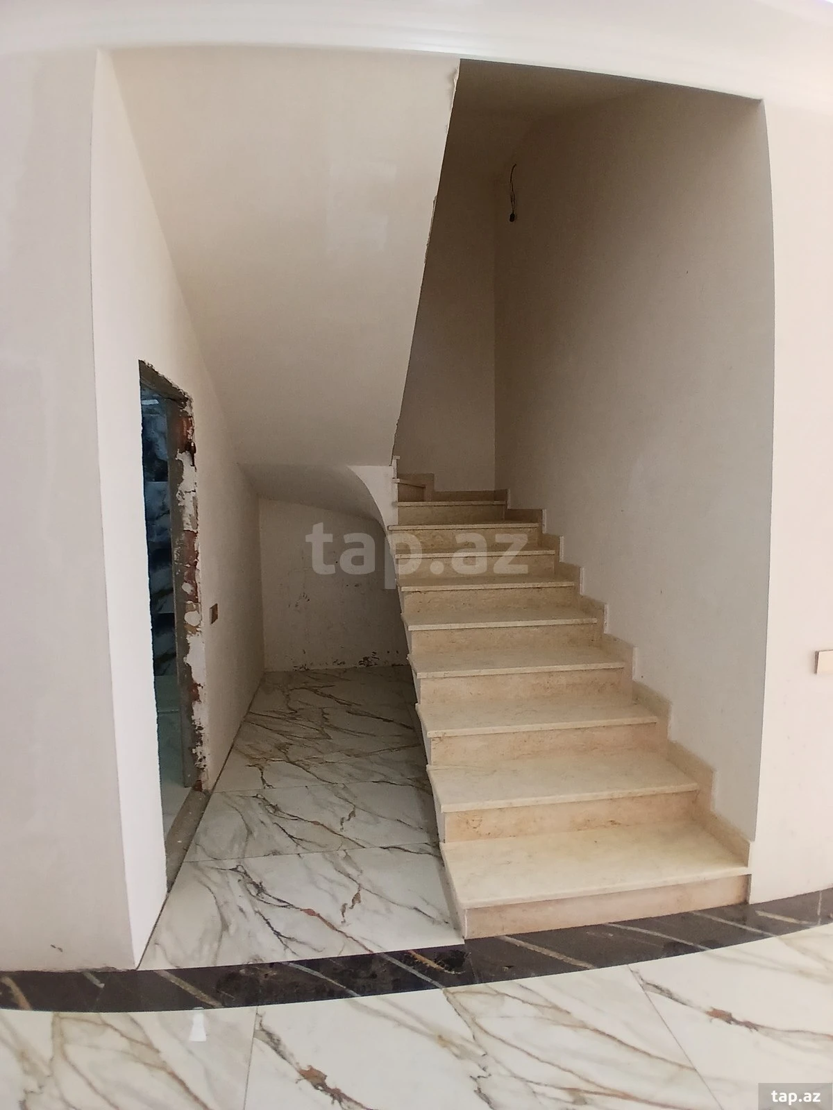 Satılır 6 otaqlı həyət evi