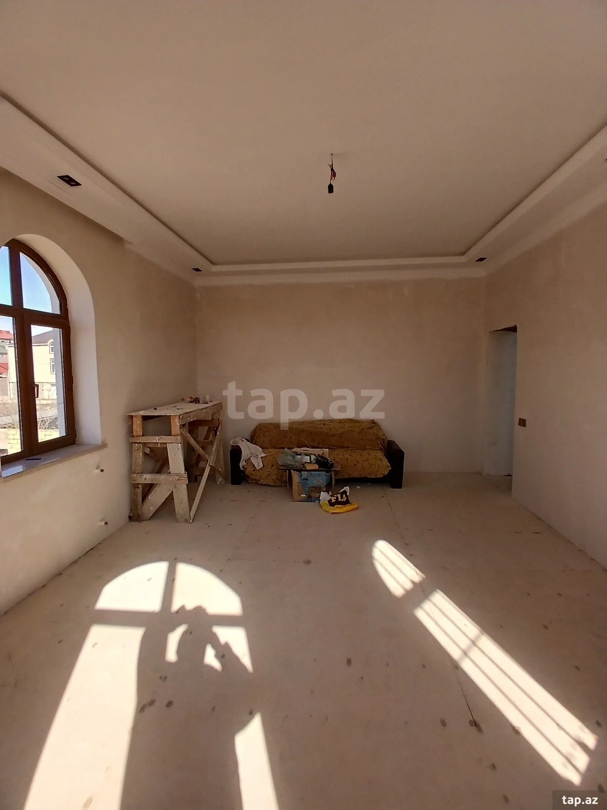 Satılır 6 otaqlı həyət evi