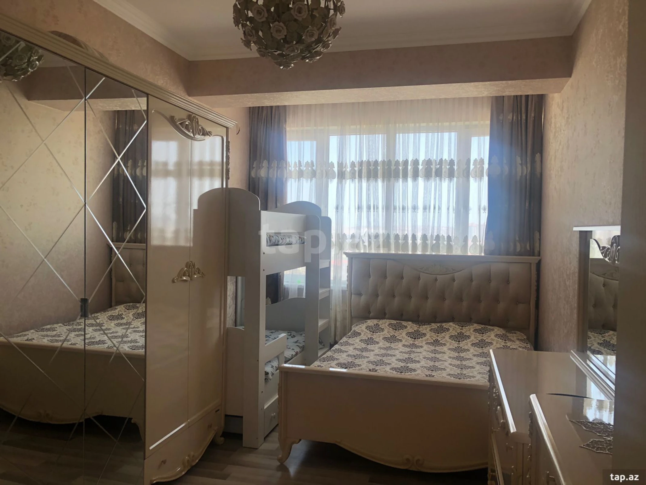 Satılır 2 otaqlı yeni tikili 64 m²