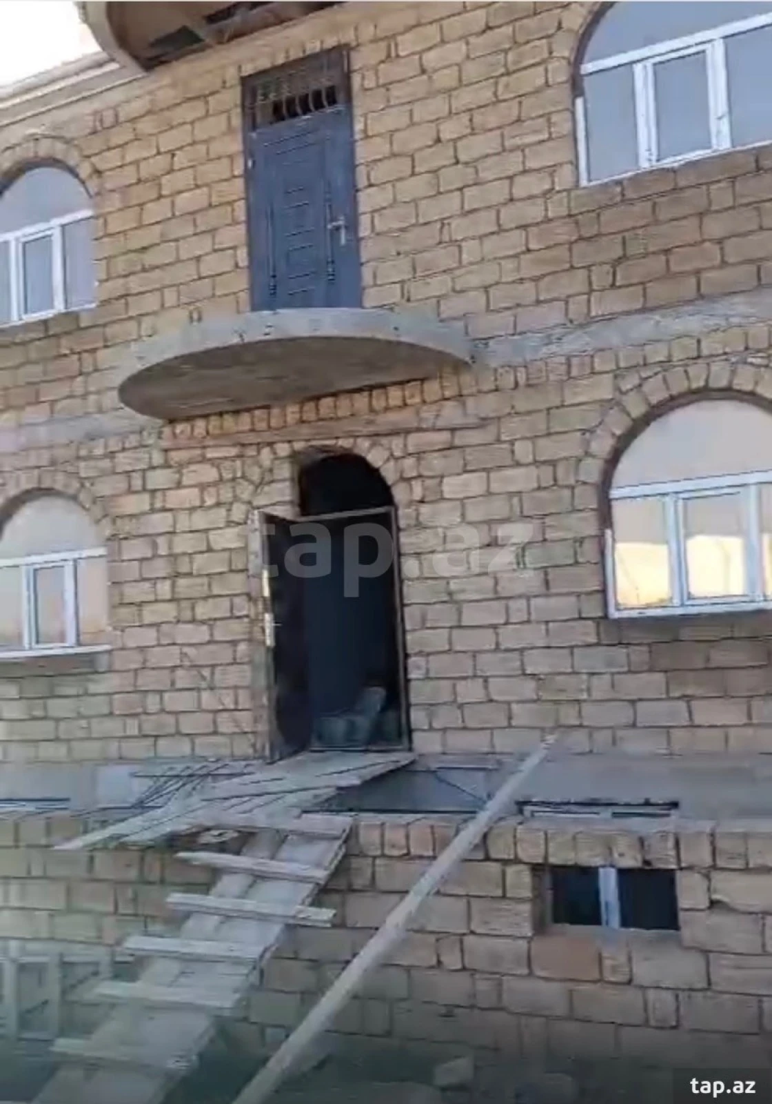 Satılır 6 otaqlı həyət evi 250 m²