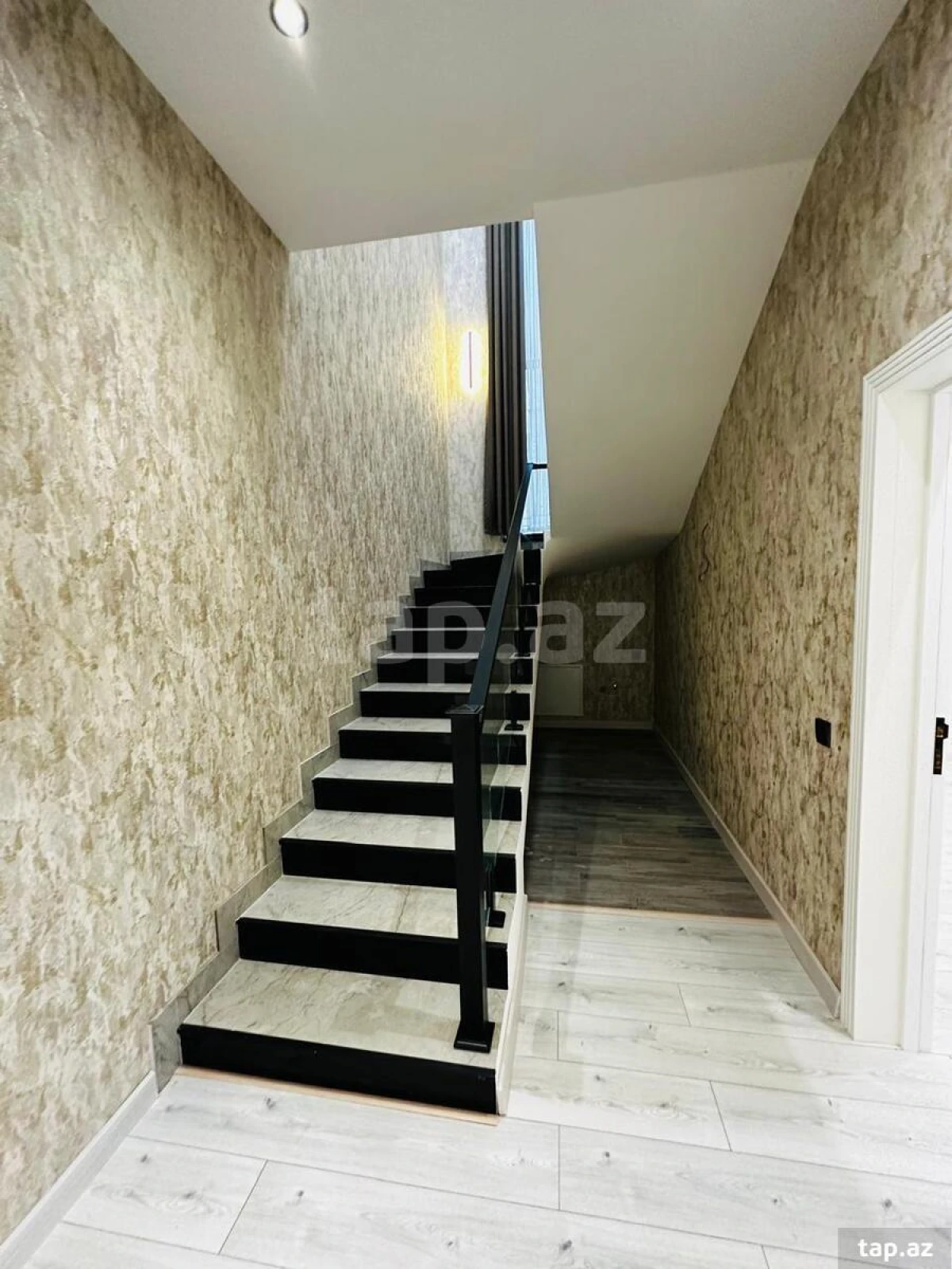 Satılır 6 otaqlı həyət evi