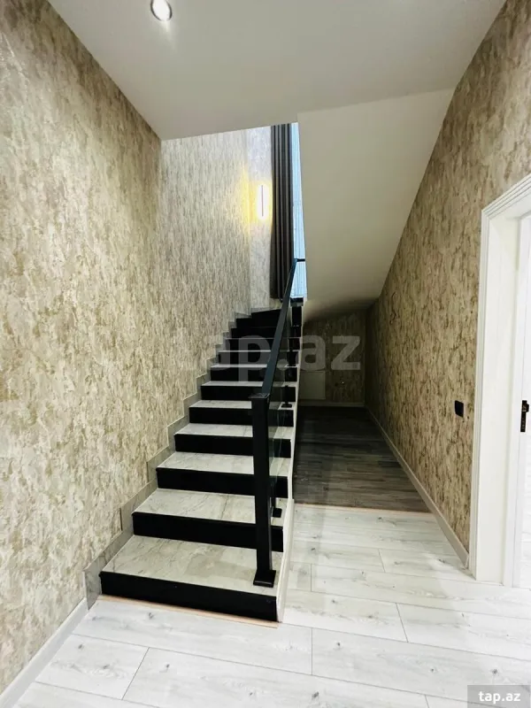 Satılır 6 otaqlı həyət evi